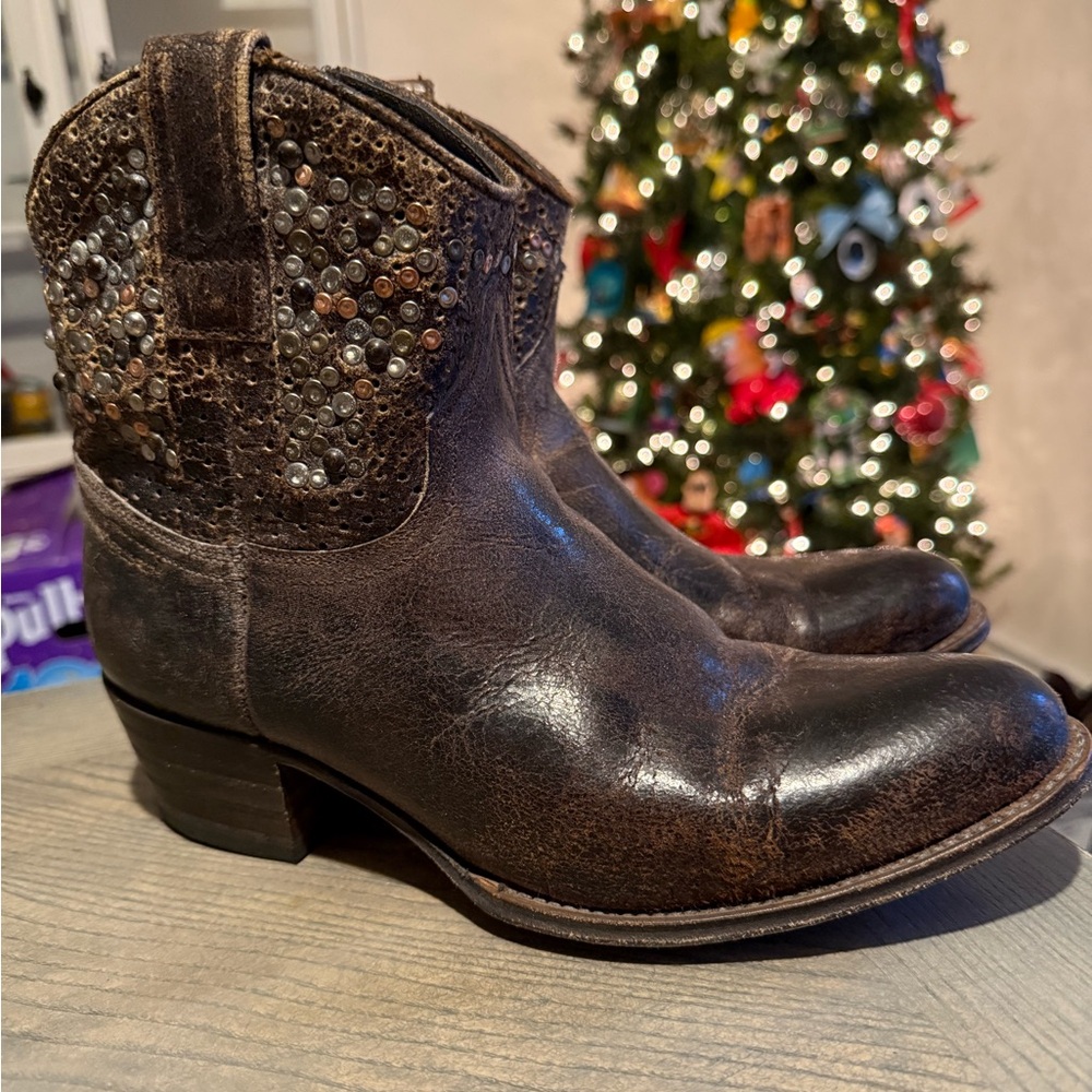 RARE FRYE Deborah Studded Ankle Boot